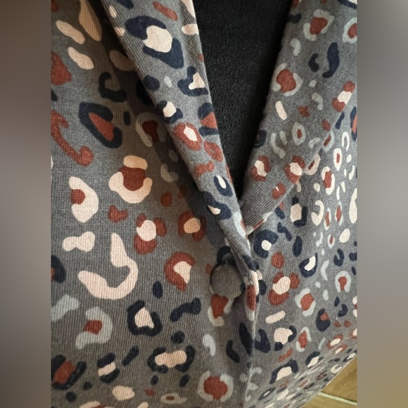 Boden Animal Print, Knit, Button-up Blouse - Picture 11 of 12